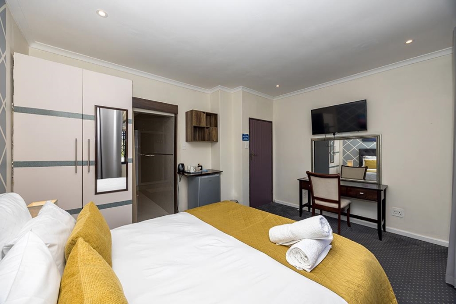 10 Bedroom Property for Sale in Milnerton Western Cape